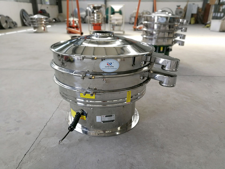 全不銹鋼振動篩整機(jī)采用不銹鋼拋光而成，干凈衛(wèi)生，可避免原料被污染